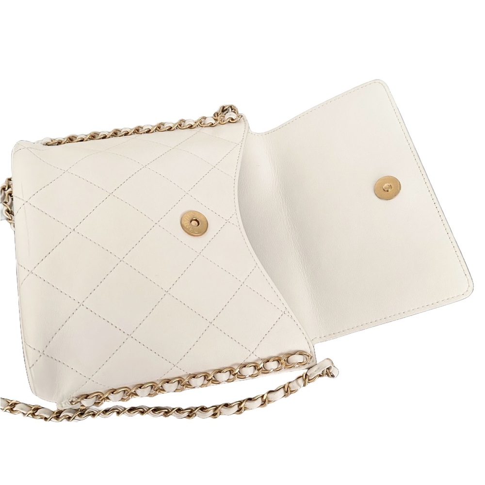 CHANEL Quilted Calfskin Chain Flap Hobo Small Ivory White Gold - Picture 5 of 16